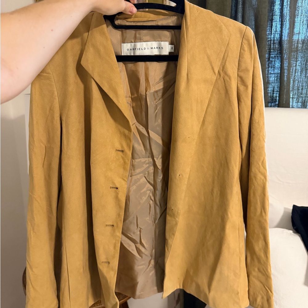 Garfield & Marks Women's Suede Blazer in Camel/Tan